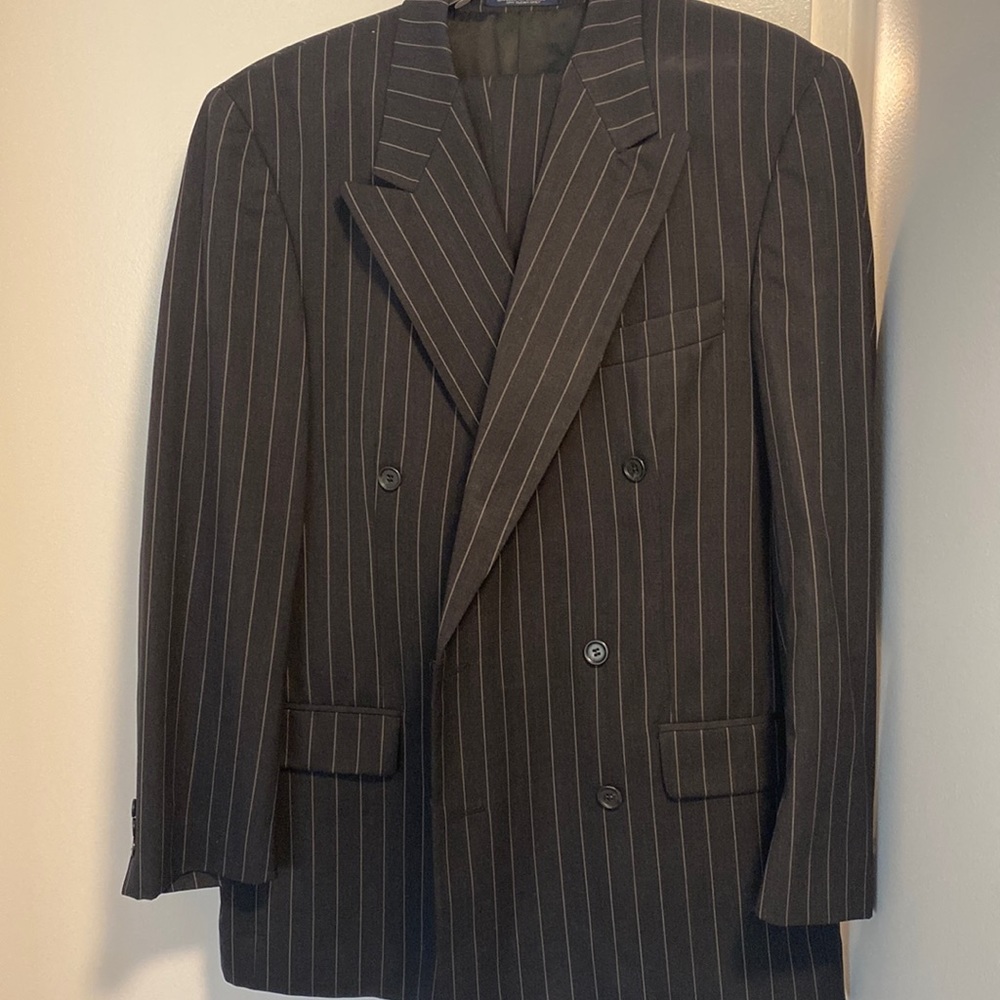 Mens Double-Breasted Dark. Charcoal with Grey Pinstripe 2pc. Suit.